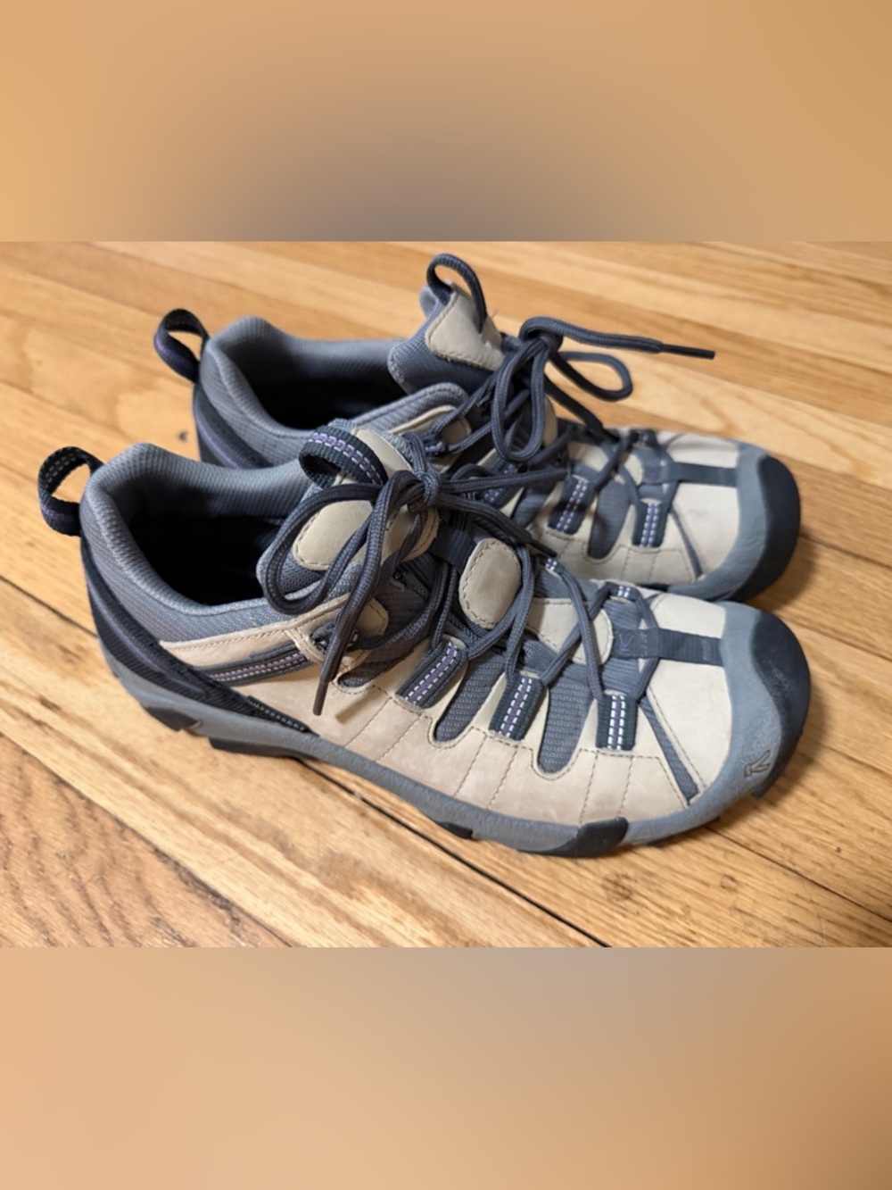 Keen Women’s Size 9 Hiking Shoes - Picture 2 of 7